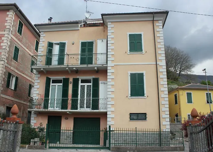 Tra Mare E Montagna Gattorna